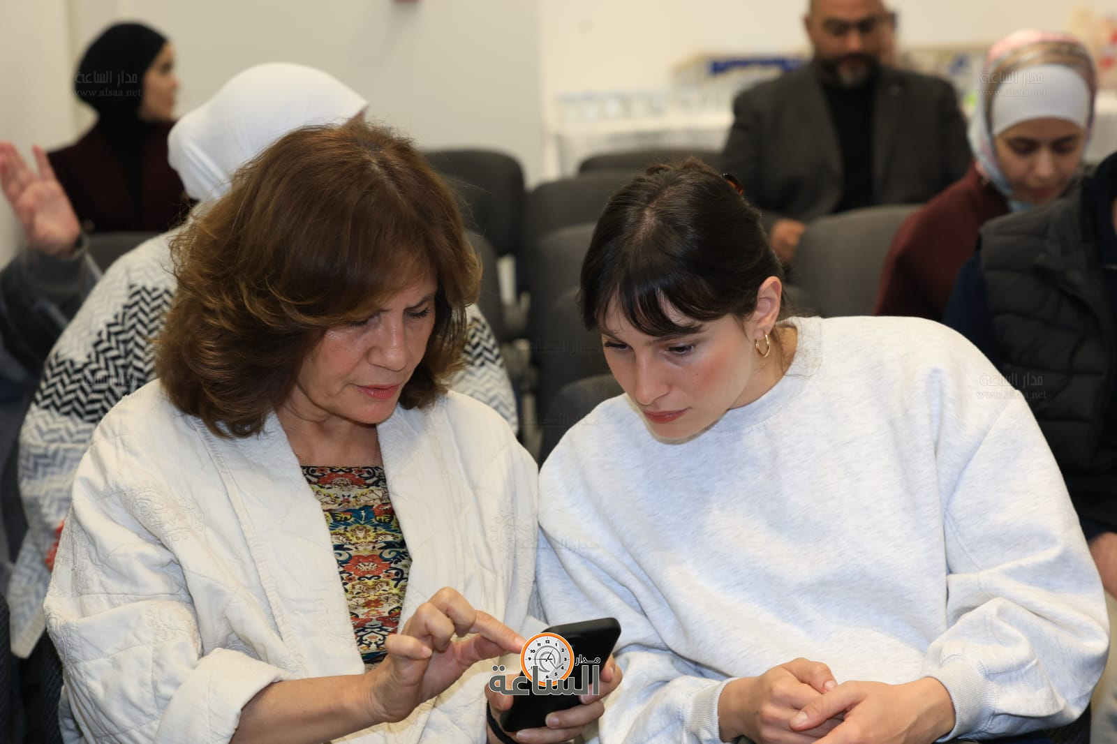 Madar Al-Saa Images 0.8807773658633936