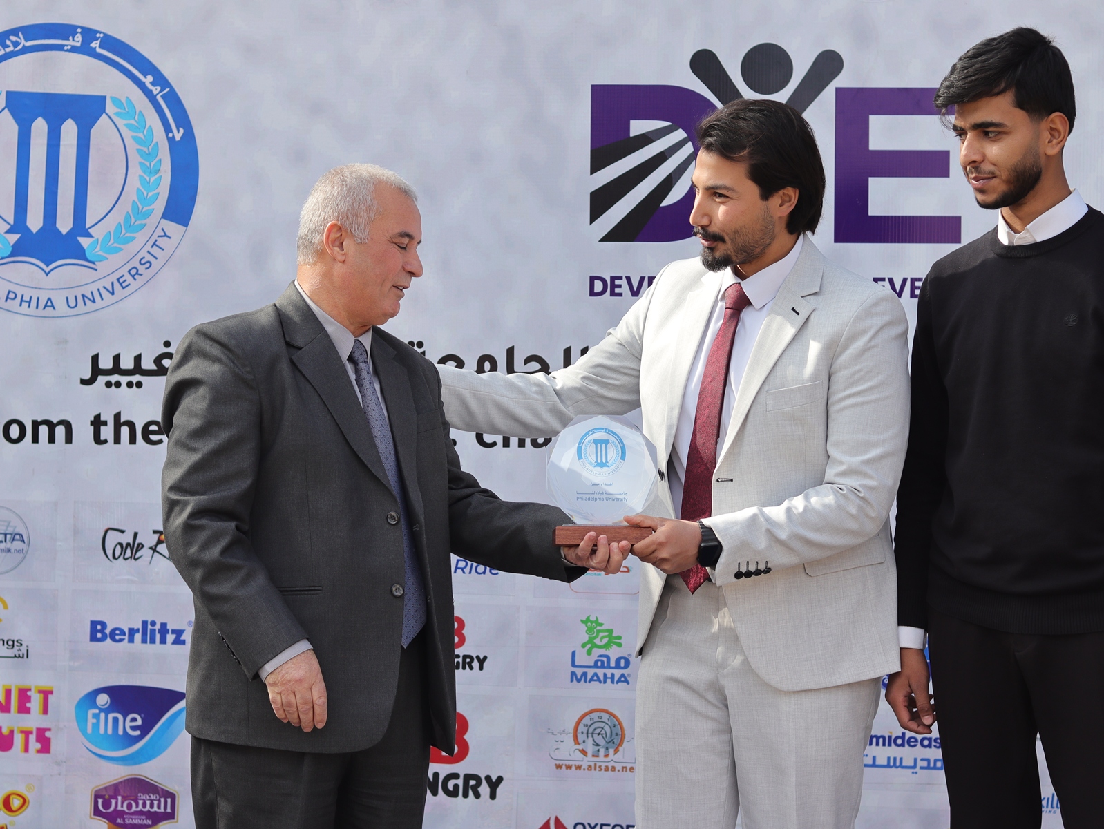 Madar Al-Saa Images 0.4406280862022285