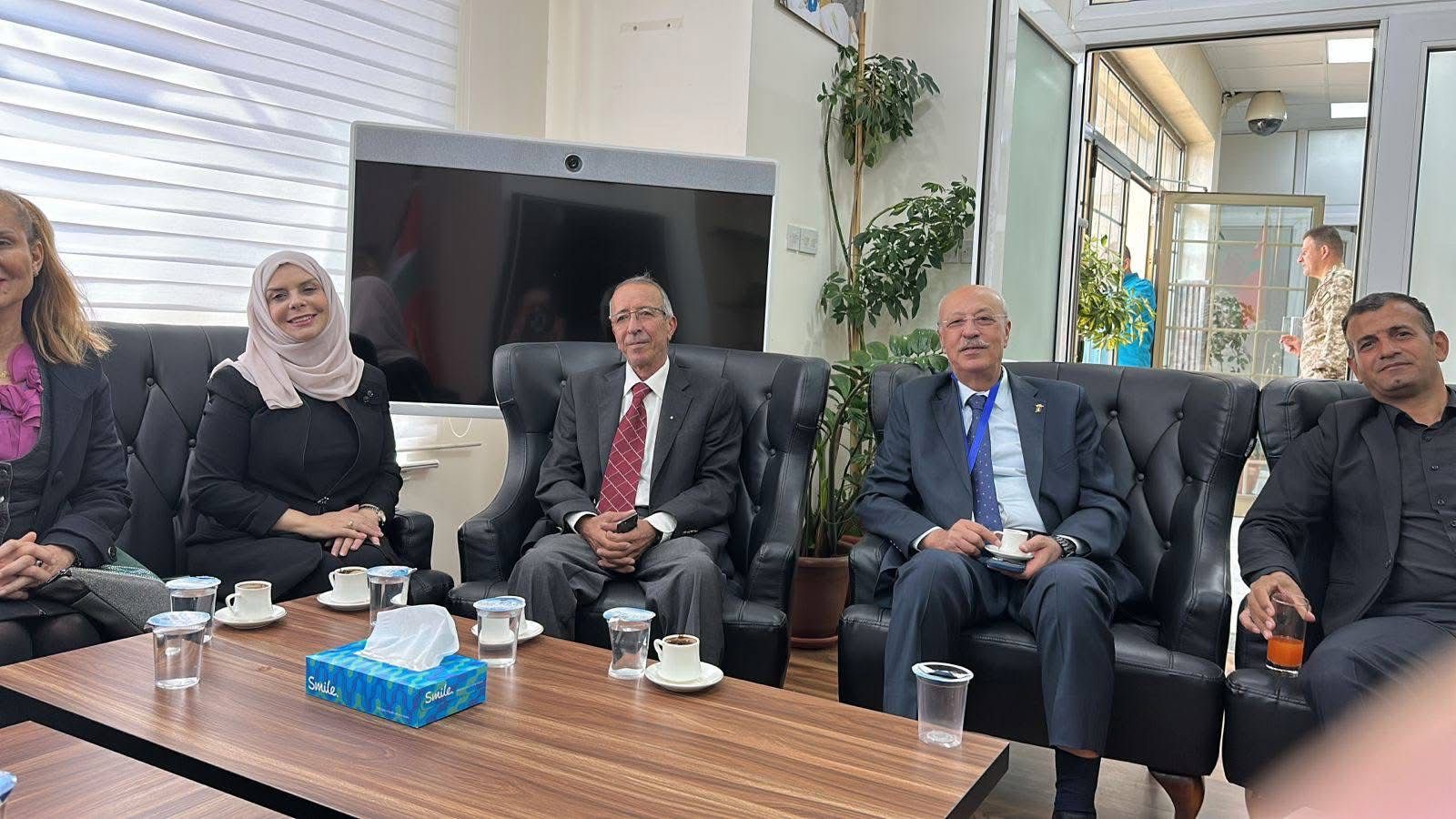 Madar Al-Saa Images 0.46825284995922567