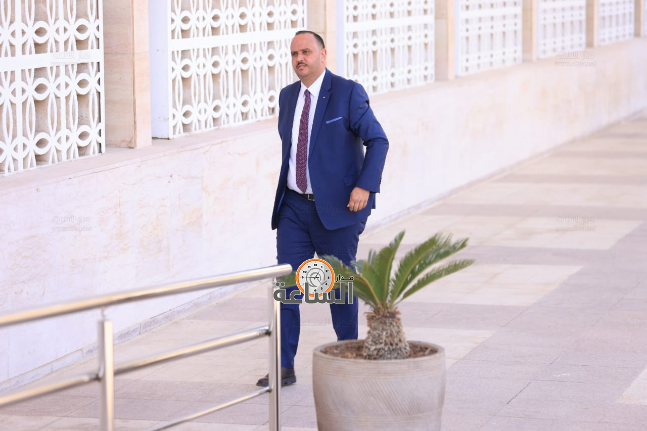 Madar Al-Saa Images 0.0004399172992084477