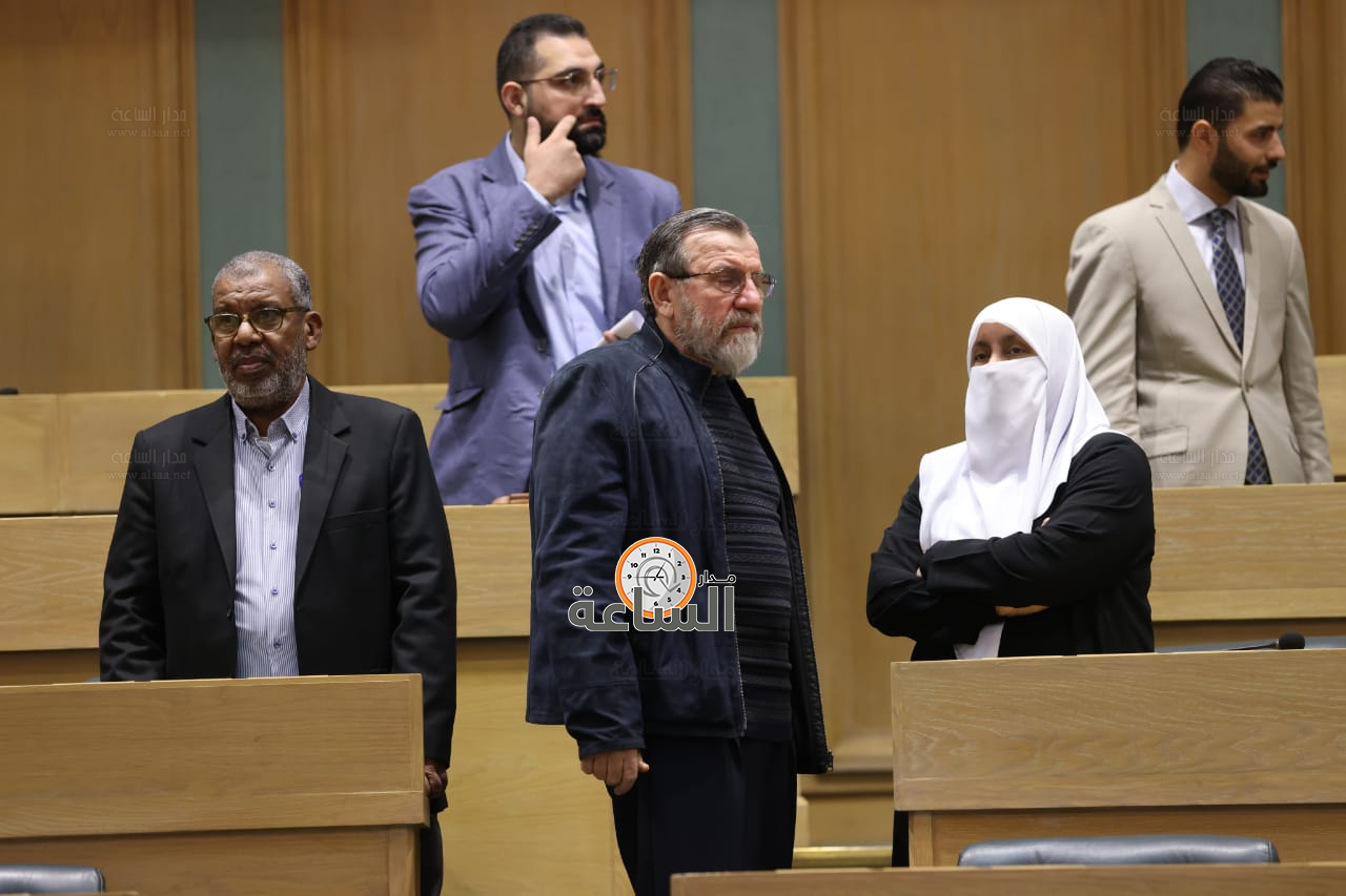 Madar Al-Saa Images 0.3826334974928308