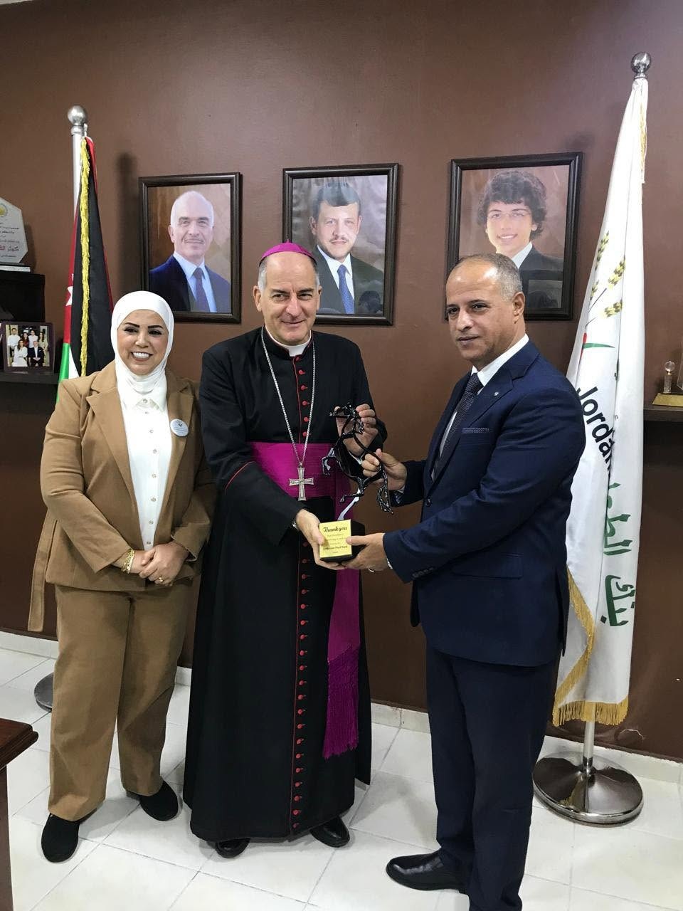 Madar Al-Saa Images 0.01434281532016235