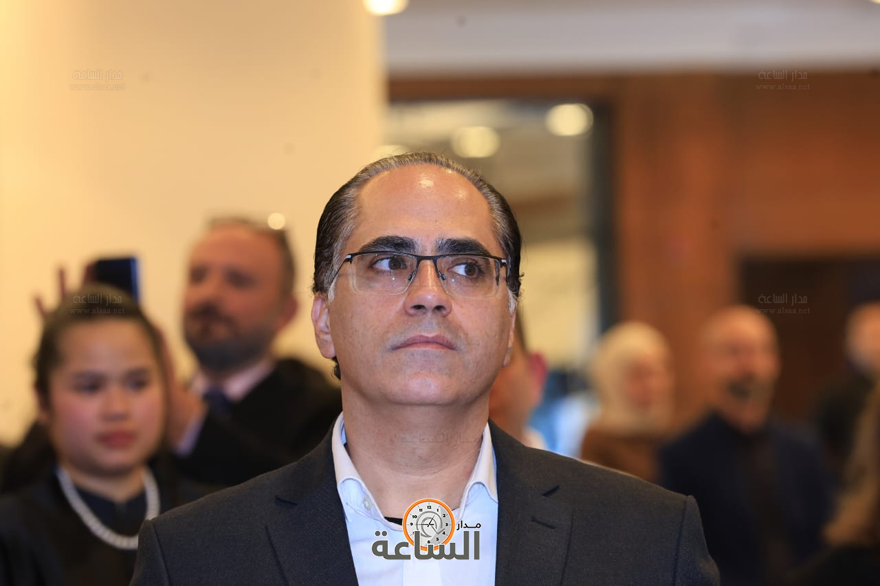 Madar Al-Saa Images 0.042119562092554186