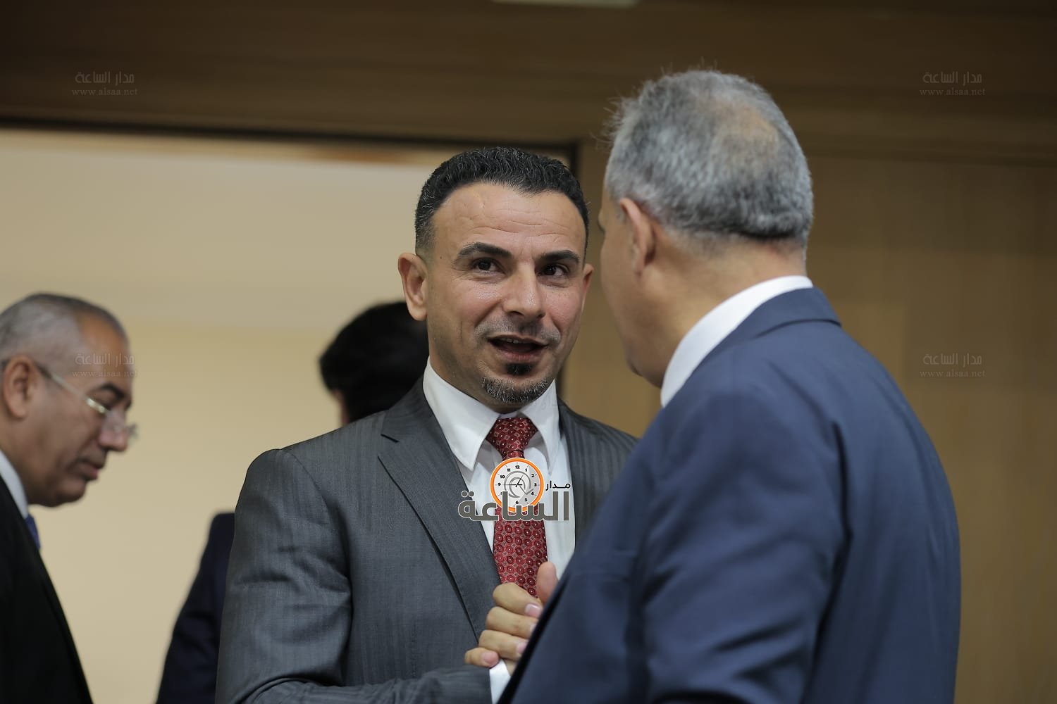 Madar Al-Saa Images 0.14914769269762573