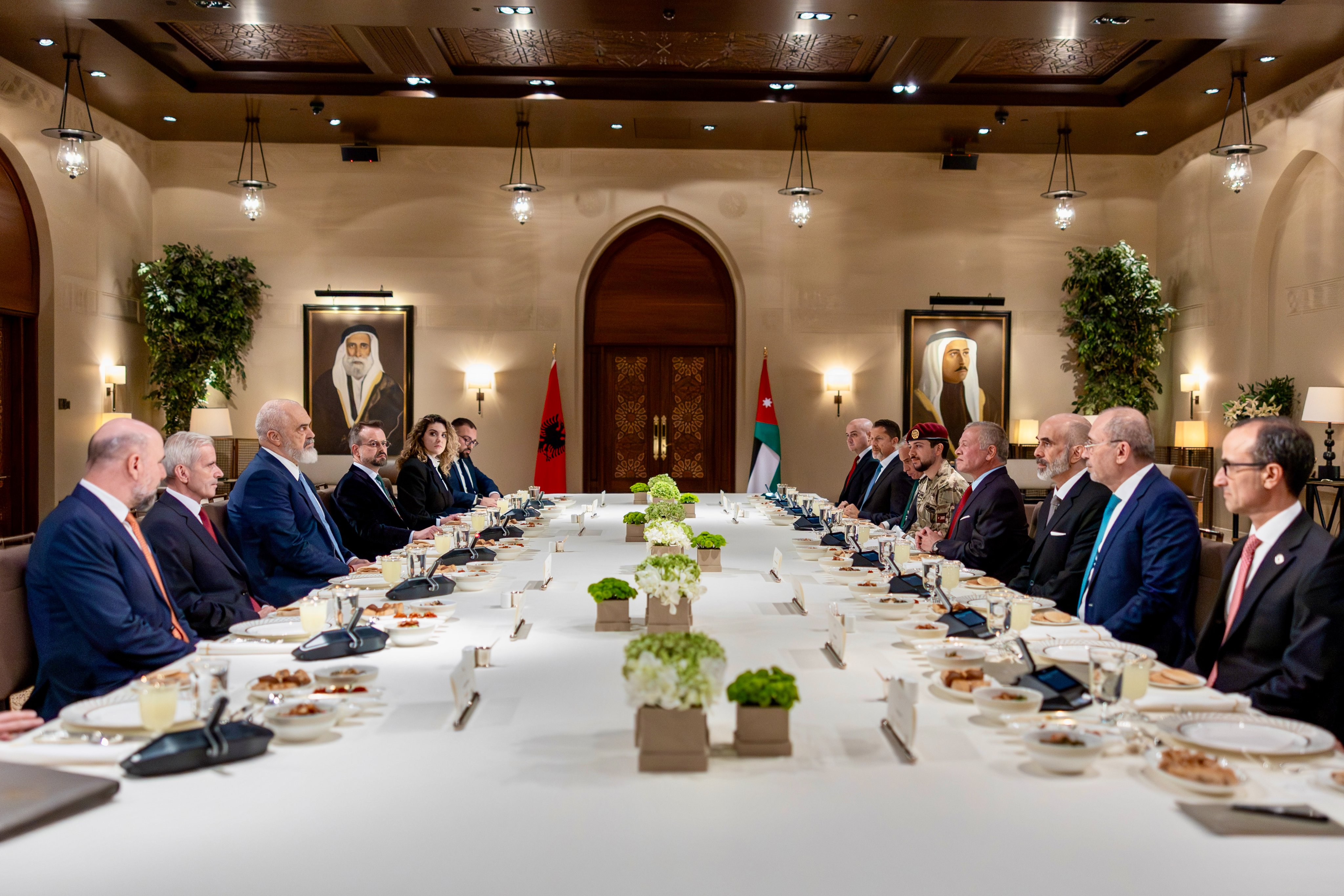 Madar Al-Saa Images 0.8027360993779121