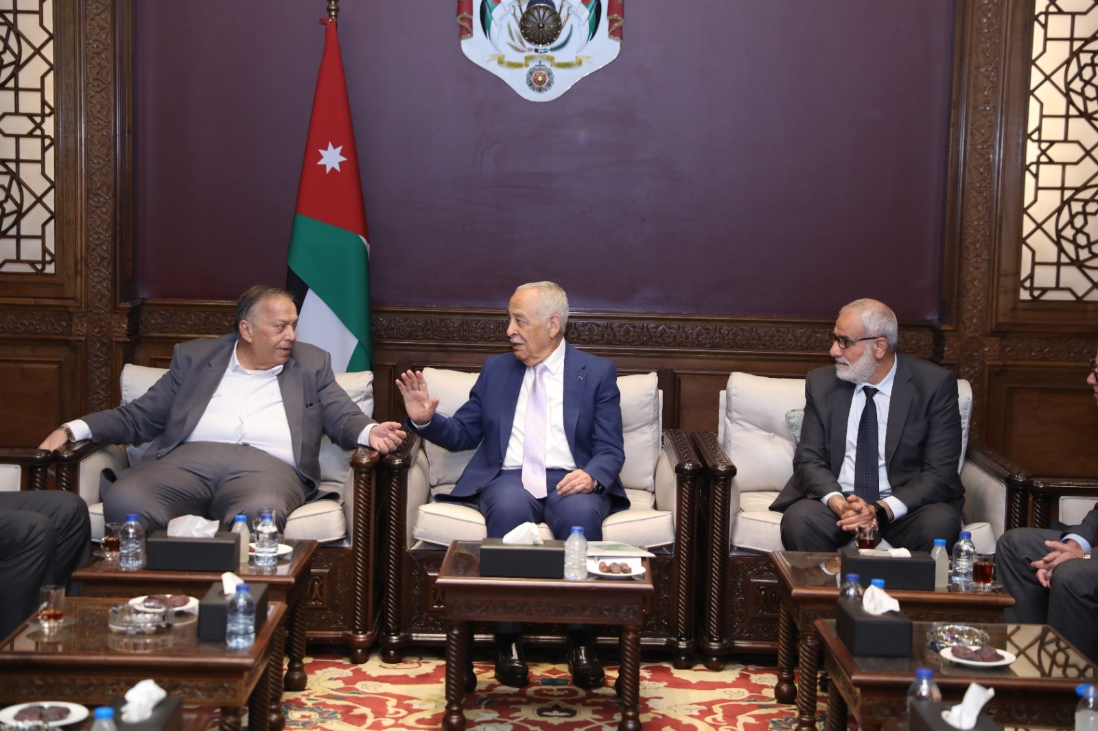 Madar Al-Saa Images 0.43951853533563545