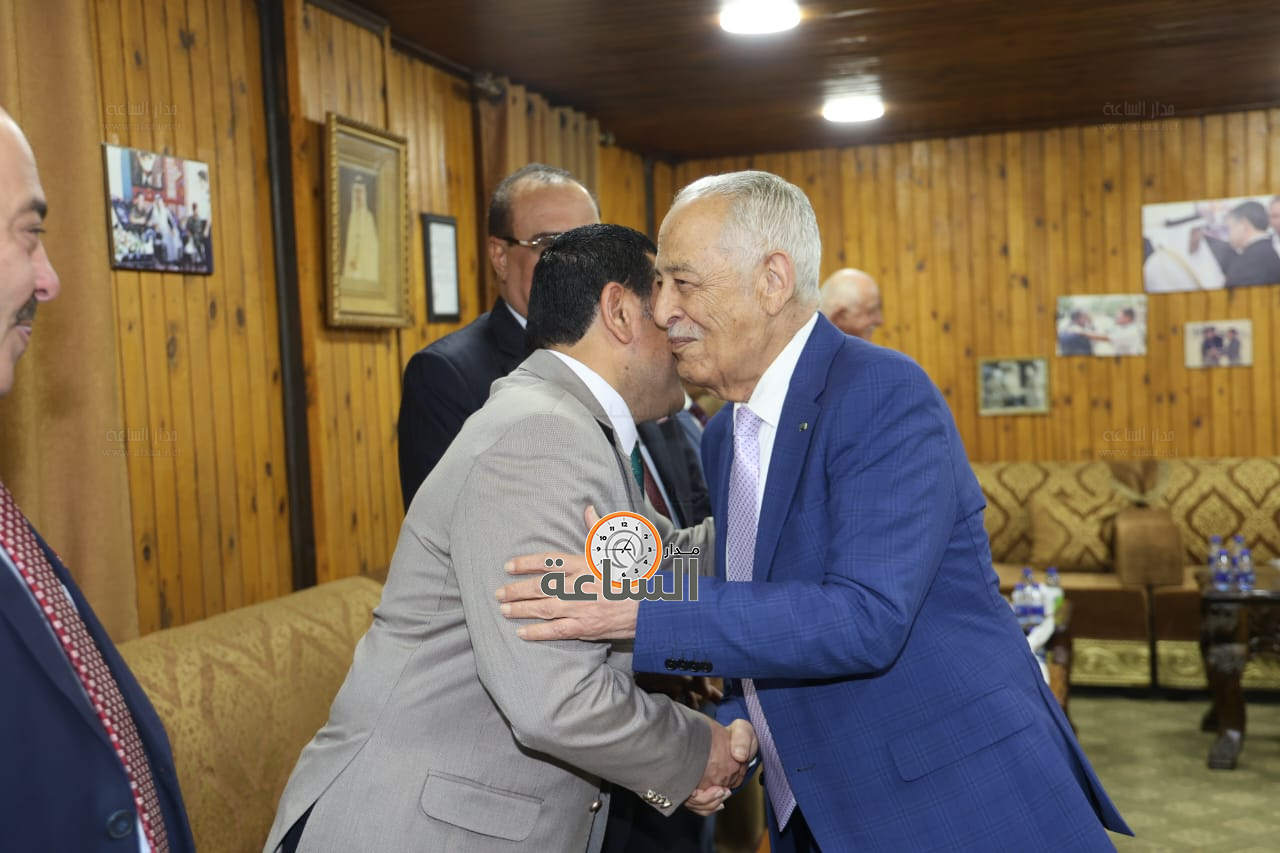 Madar Al-Saa Images 0.7774319810235742