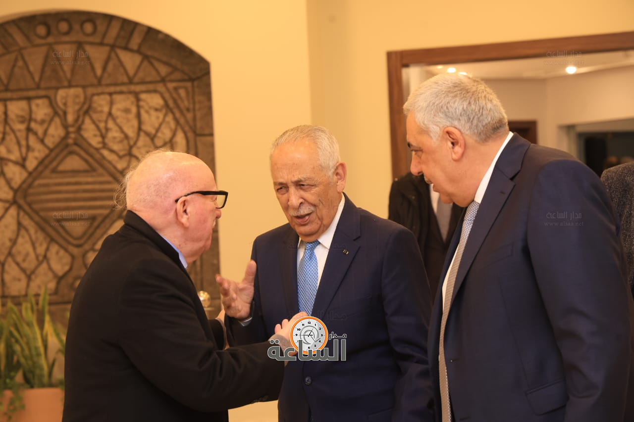 Madar Al-Saa Images 0.34349124101303097