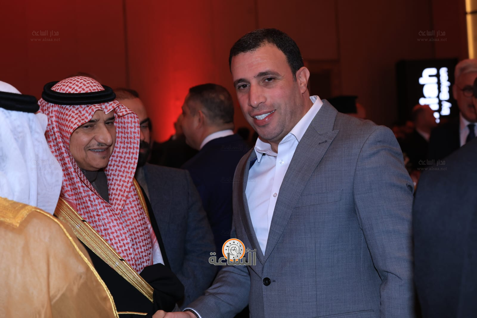 Madar Al-Saa Images 0.8991698488971399