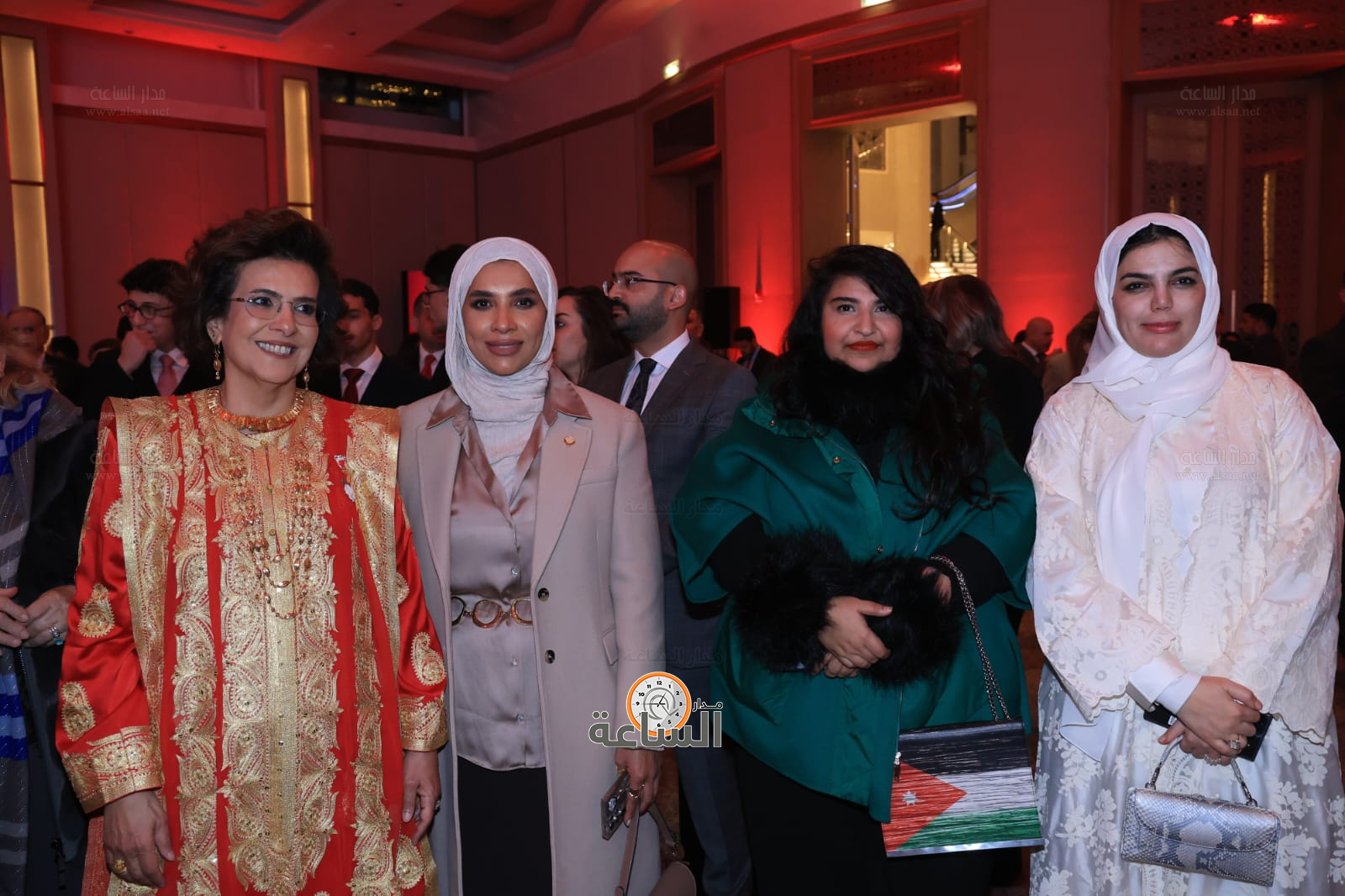 Madar Al-Saa Images 0.44795274658975137