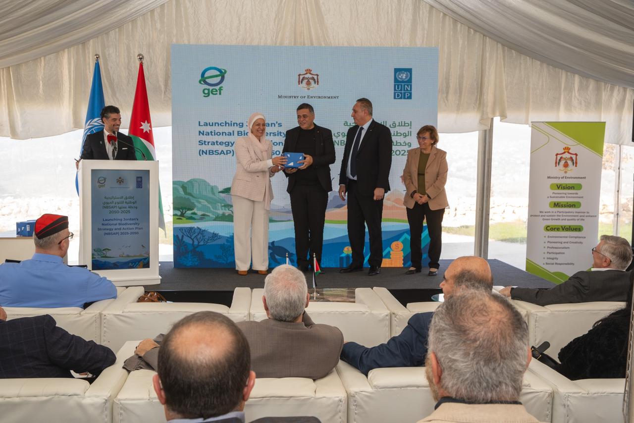 Madar Al-Saa Images 0.9427021586927745