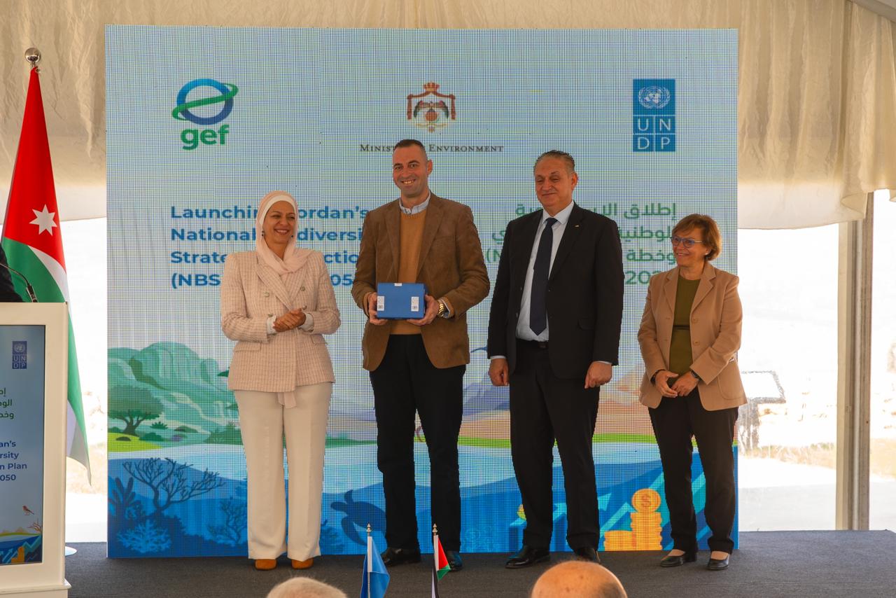 Madar Al-Saa Images 0.8613521934976236