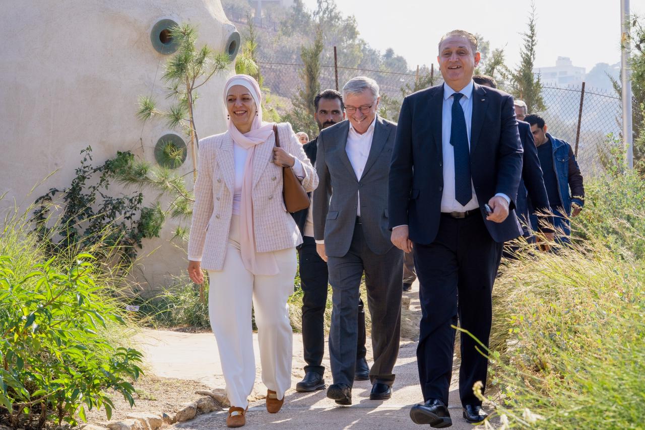 Madar Al-Saa Images 0.5215215274784554