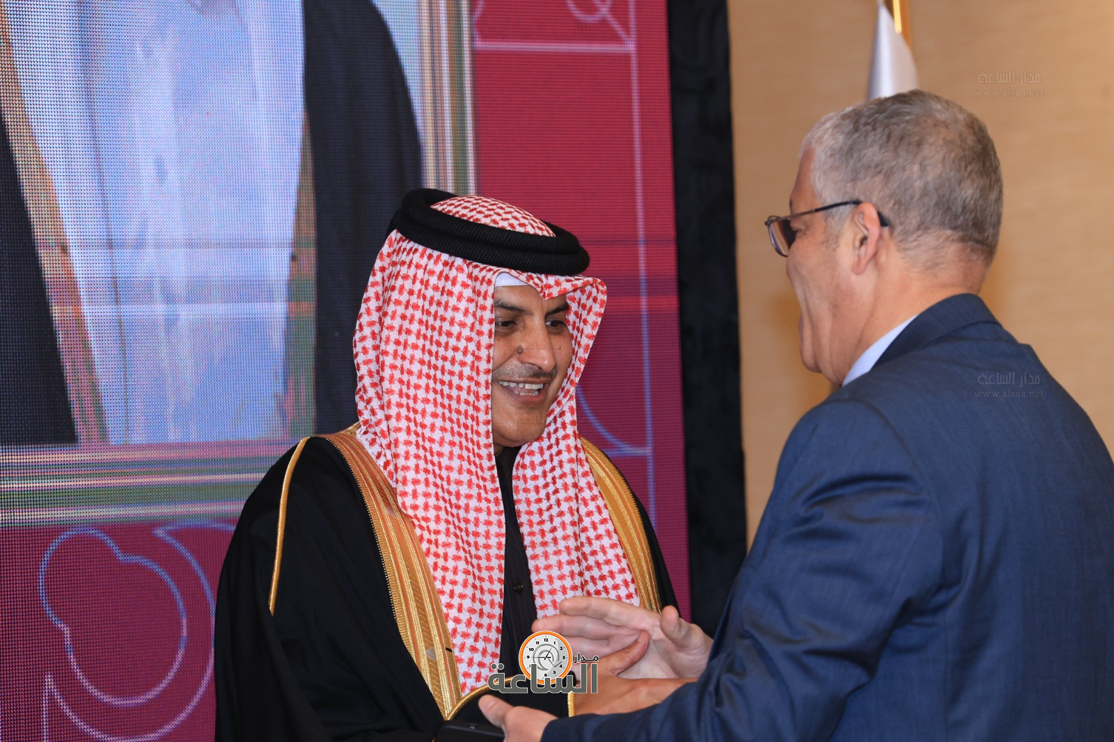 Madar Al-Saa Images 0.4403123354313516