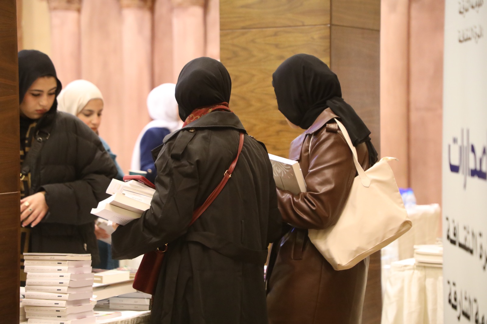 Madar Al-Saa Images 0.44358193577086114