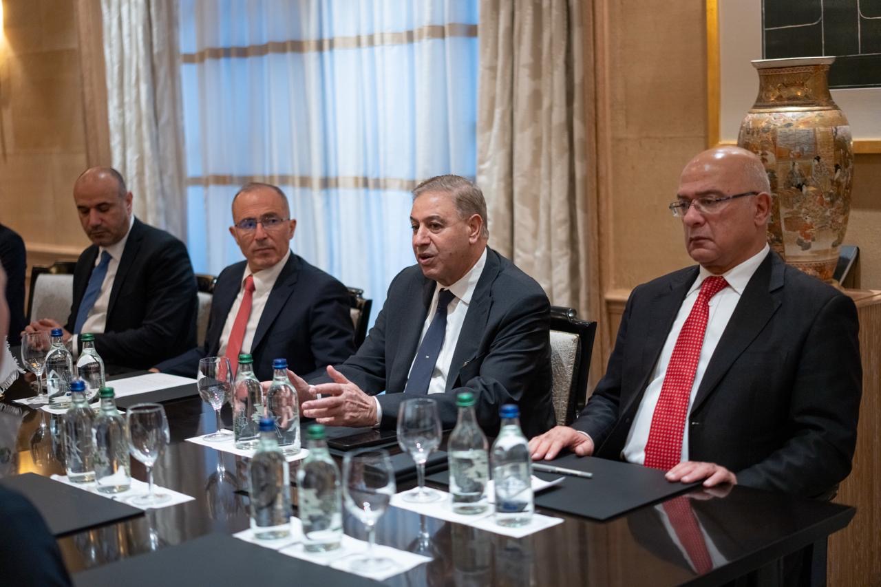 Madar Al-Saa Images 0.14005225625612217