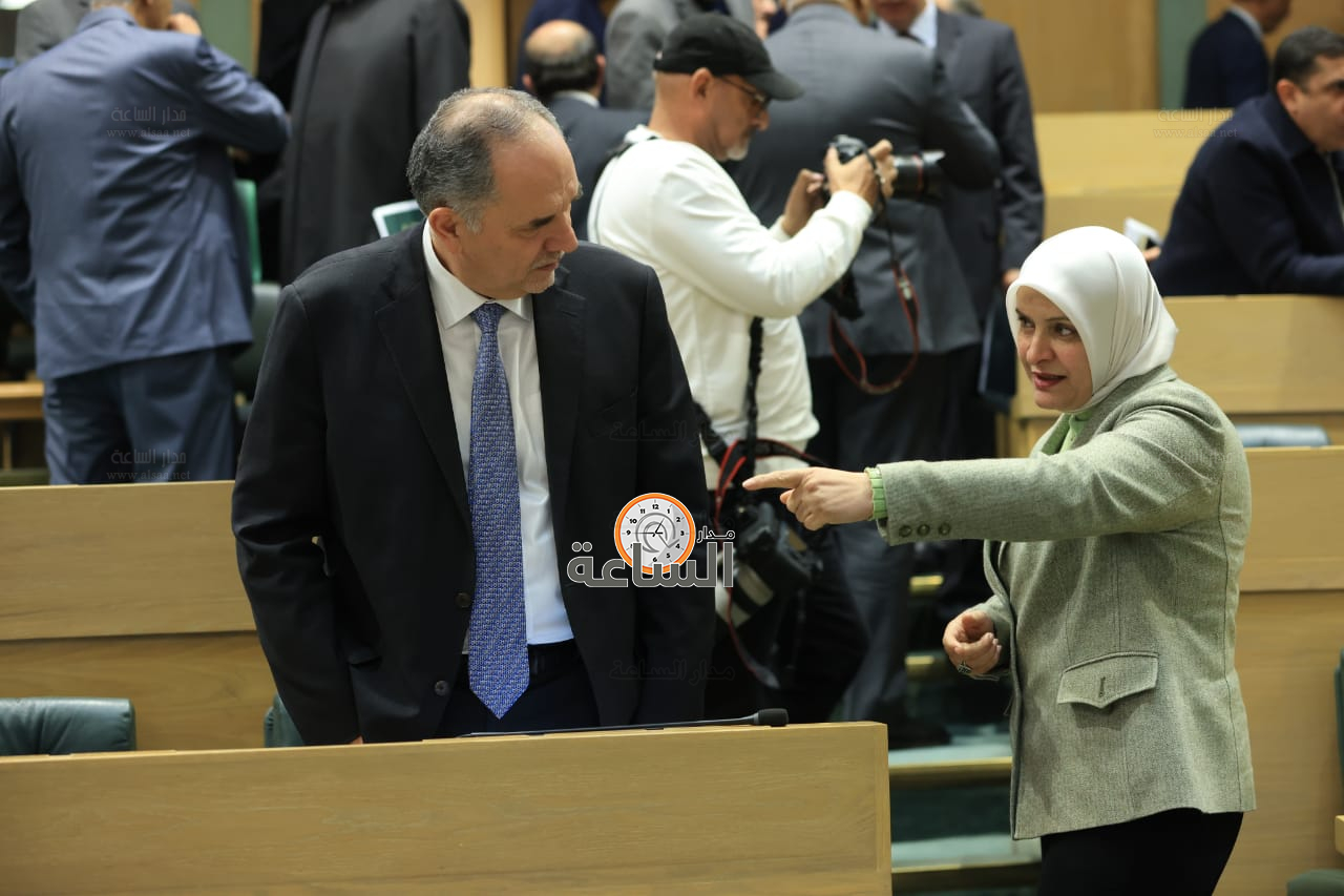 Madar Al-Saa Images 0.24999820688723196