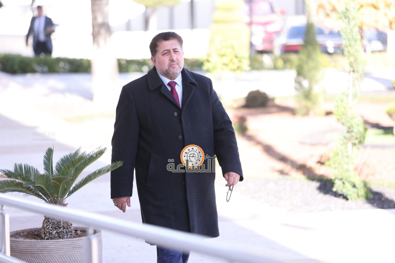 Madar Al-Saa Images 0.8698885454086417