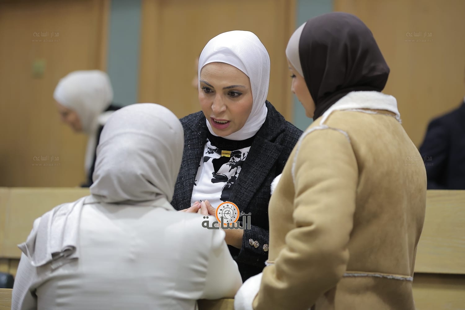 Madar Al-Saa Images 0.7567390221085509