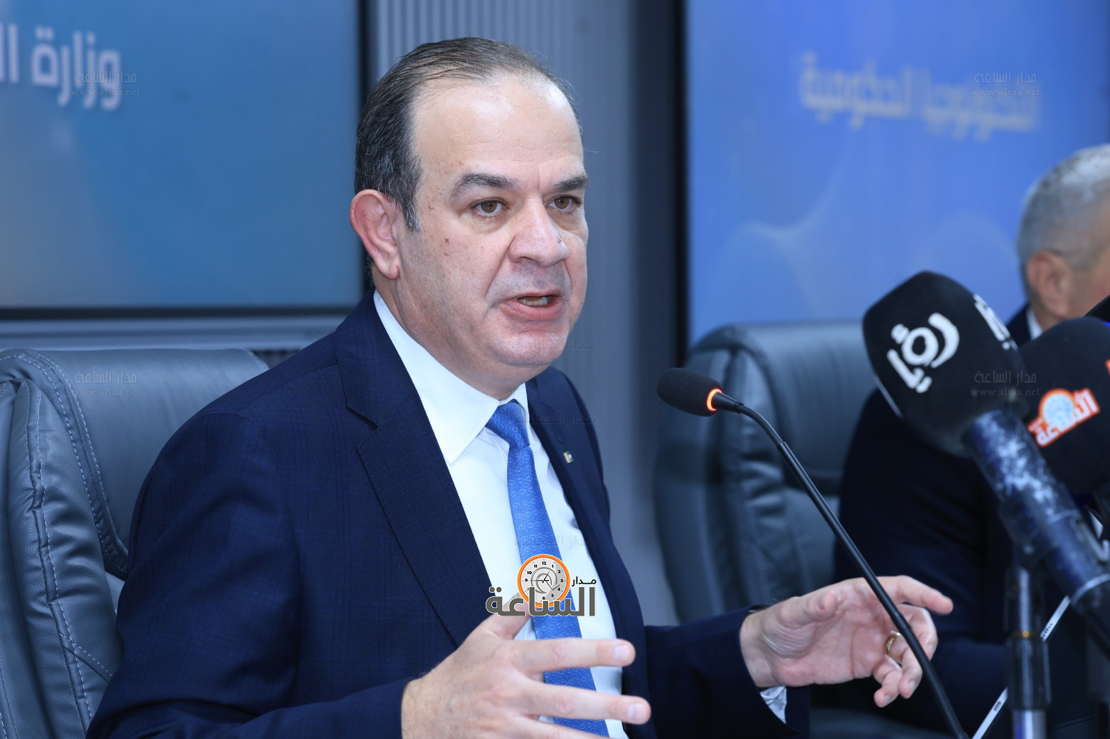 Madar Al-Saa Images 0.7849702336172467