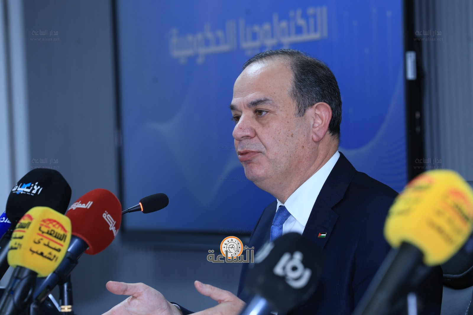 Madar Al-Saa Images 0.9999112736721009