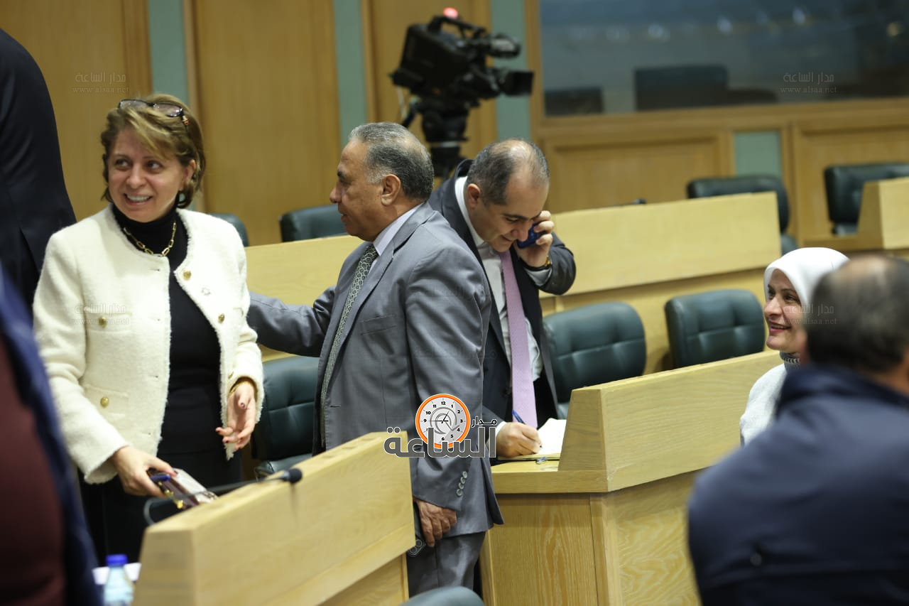 Madar Al-Saa Images 0.17887450623981482