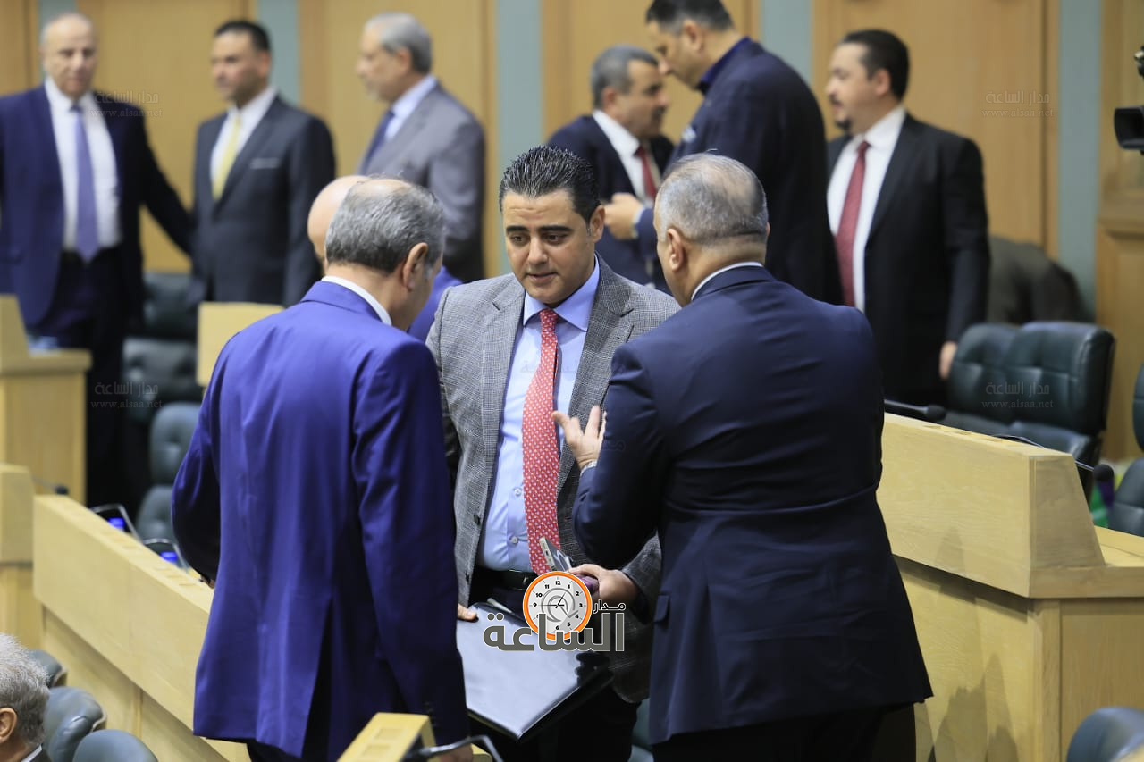 Madar Al-Saa Images 0.046335843540485144