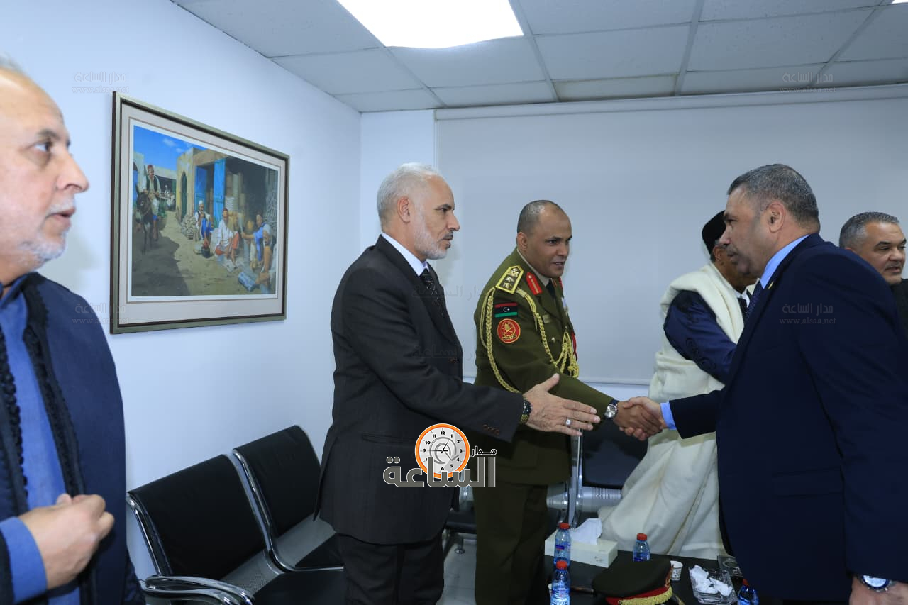 Madar Al-Saa Images 0.182611421030485