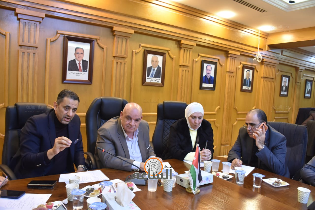 Madar Al-Saa Images 0.374325907184636