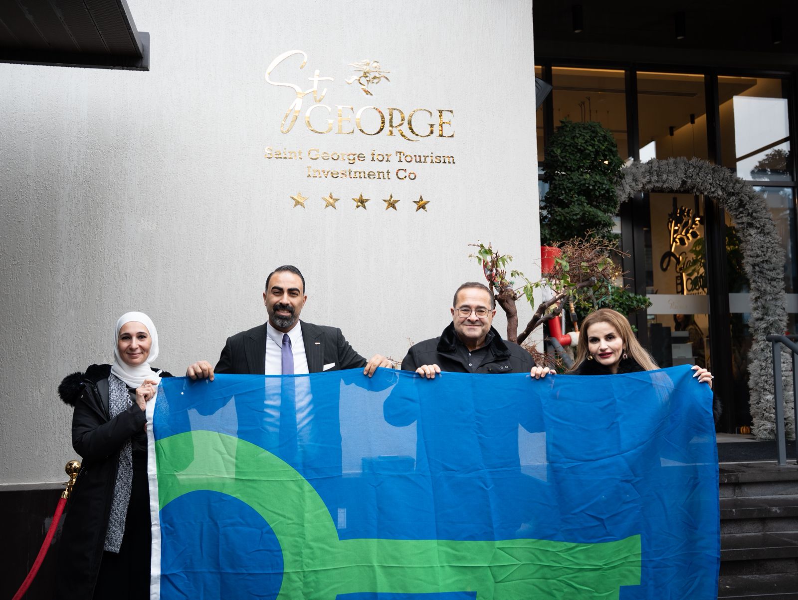 Madar Al-Saa Images 0.7617470854989207