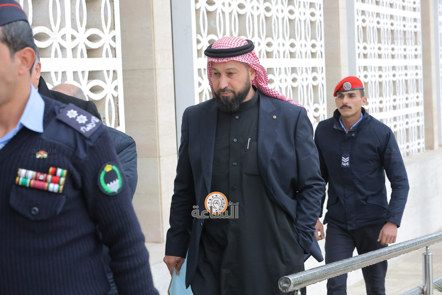 Madar Al-Saa Images 0.3832125376802412