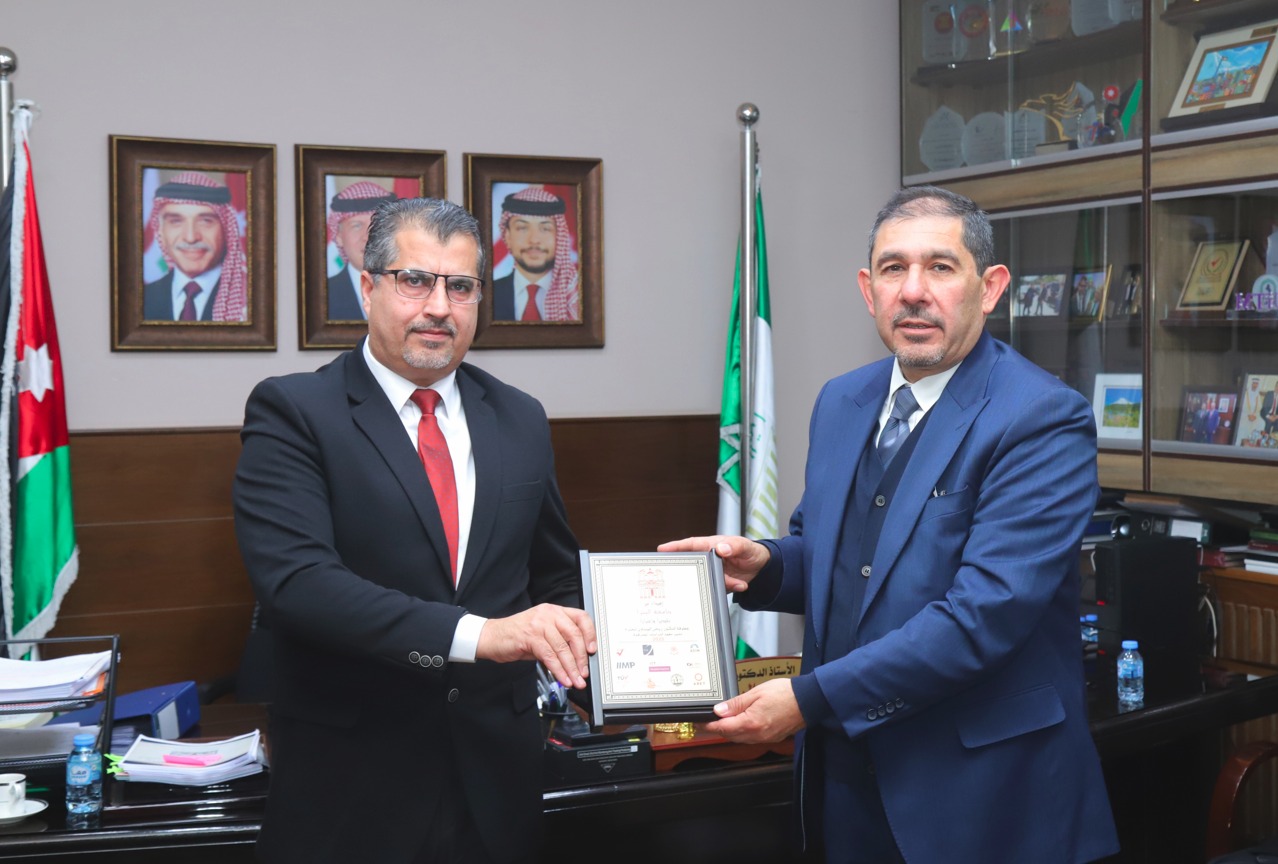 Madar Al-Saa Images 0.6407147753186223