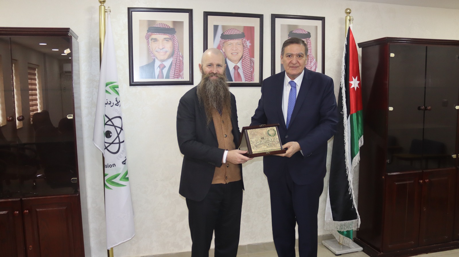 Madar Al-Saa Images 0.733522529436539