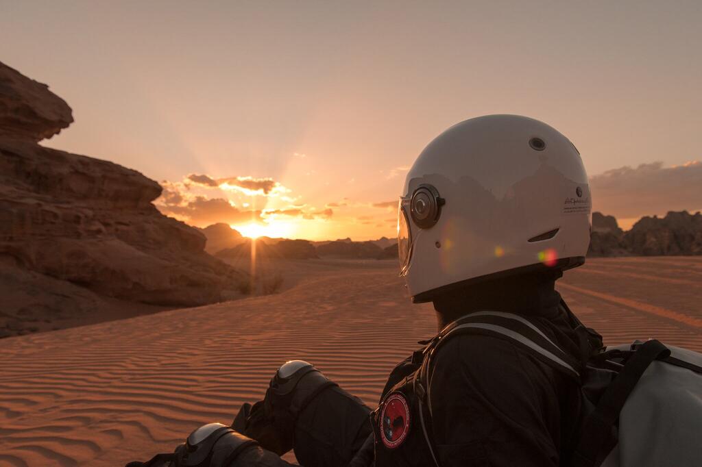 Madar Al-Saa Images 0.9538889815719925