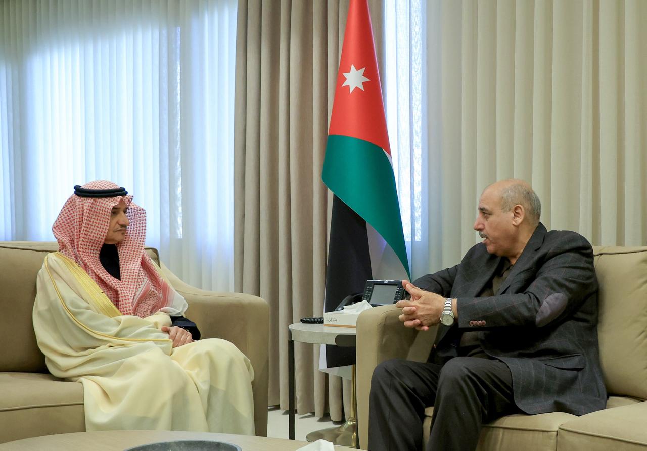 Madar Al-Saa Images 0.06209577722032267