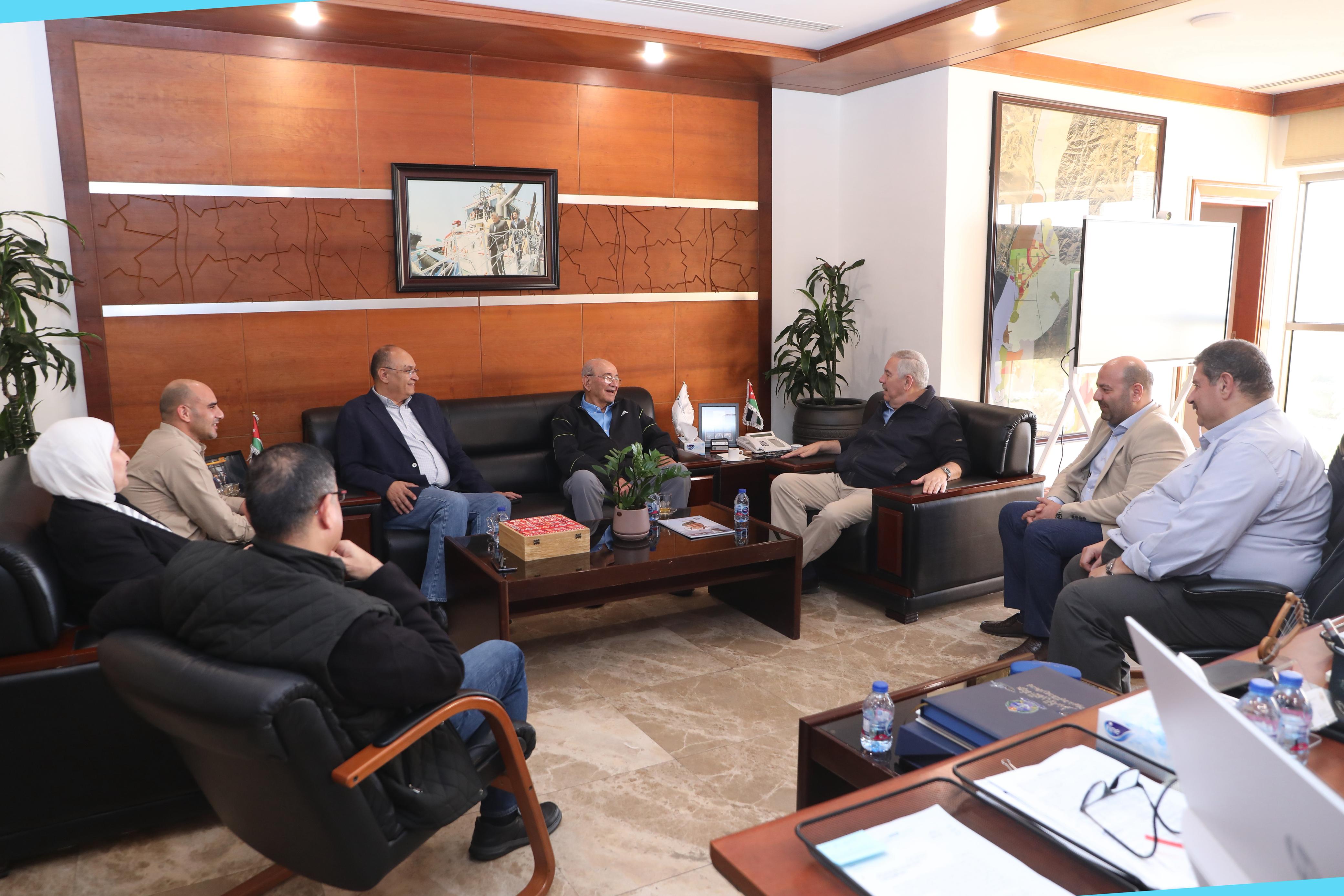 Madar Al-Saa Images 0.6694441643614195