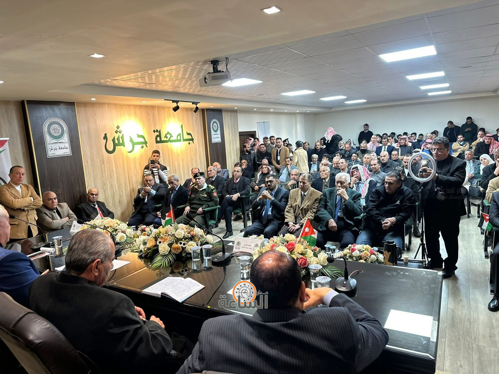 Madar Al-Saa Images 0.37520352155526826