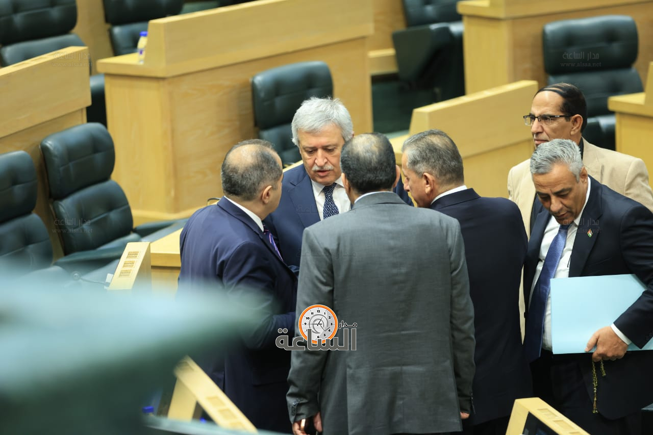 Madar Al-Saa Images 0.3726460332993822