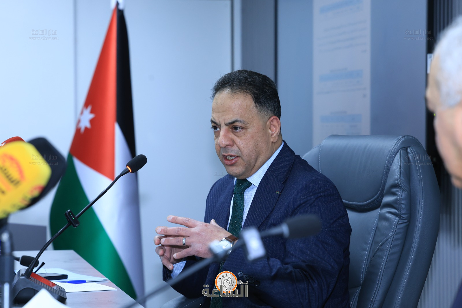 Madar Al-Saa Images 0.668314643982999