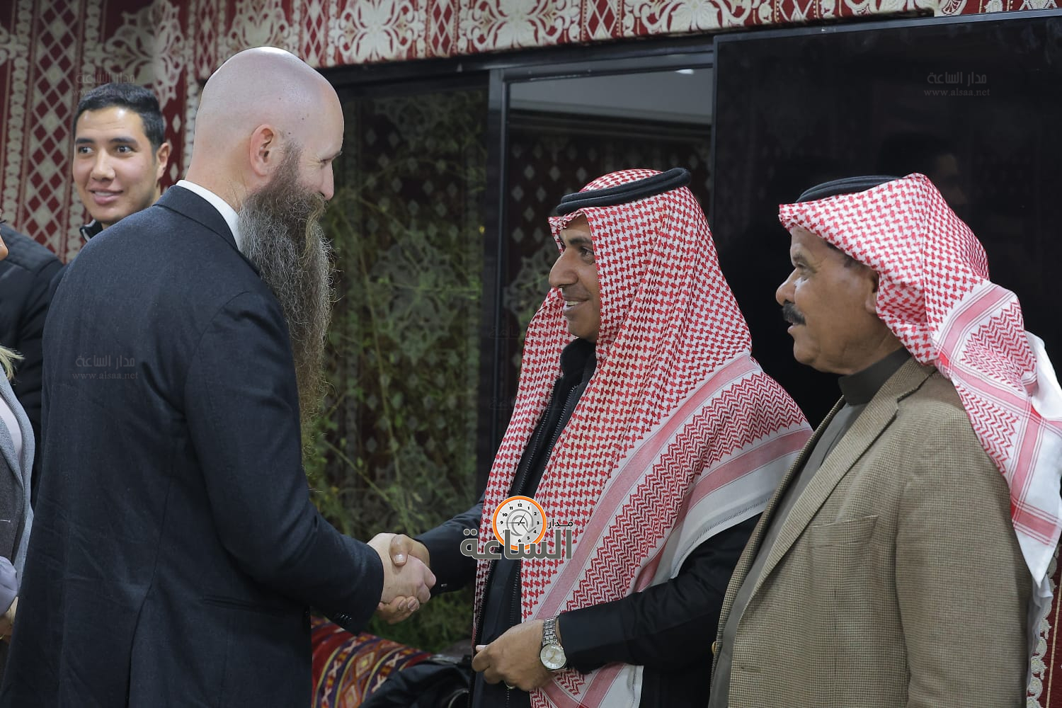 Madar Al-Saa Images 0.3847287153338147