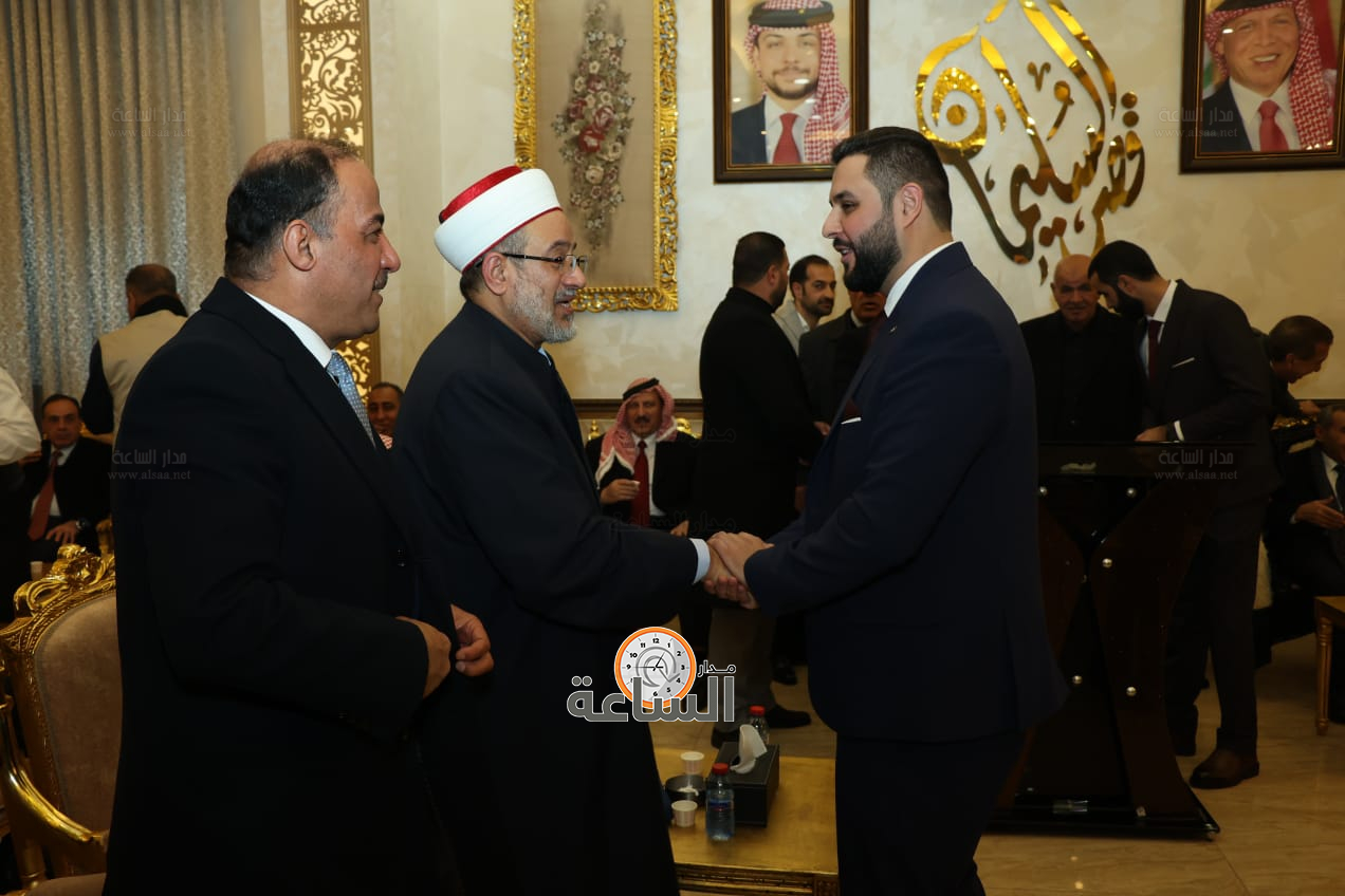 Madar Al-Saa Images 0.39134025971639175