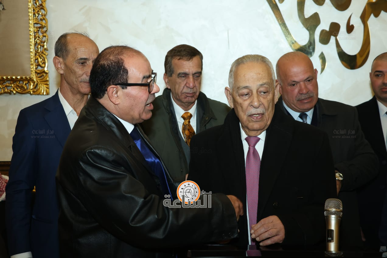 Madar Al-Saa Images 0.8594184525375833