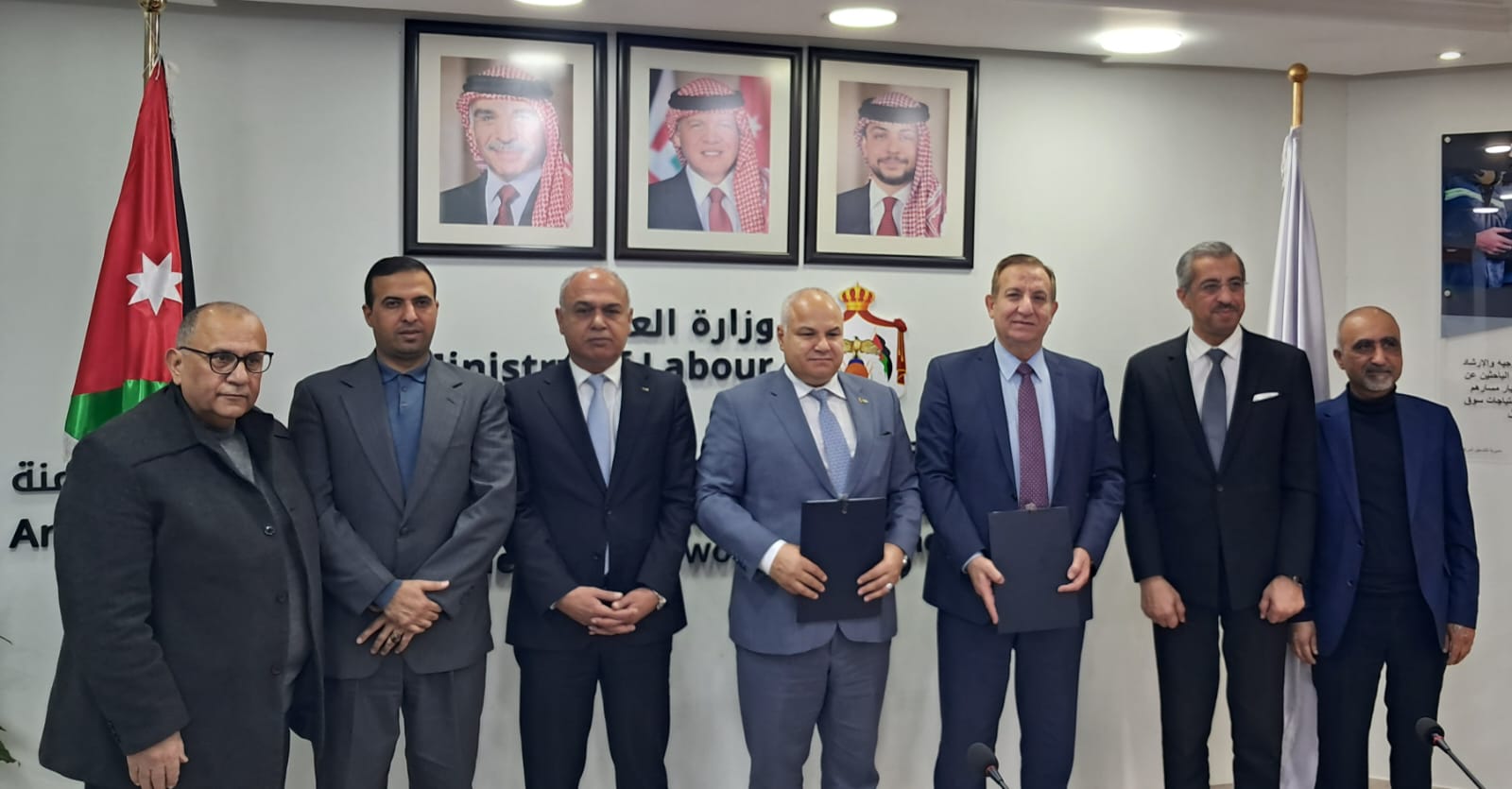 Madar Al-Saa Images 0.4120841538810287