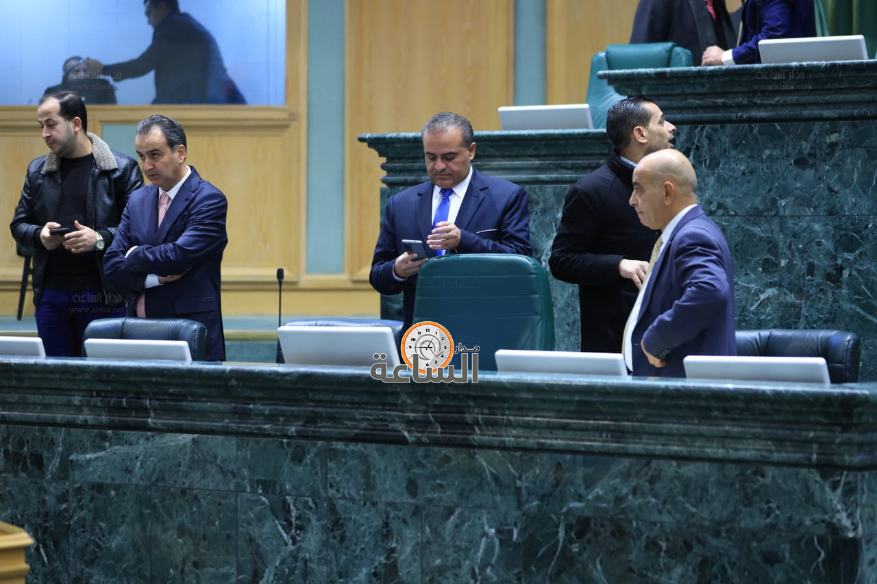 Madar Al-Saa Images 0.4537870733479722