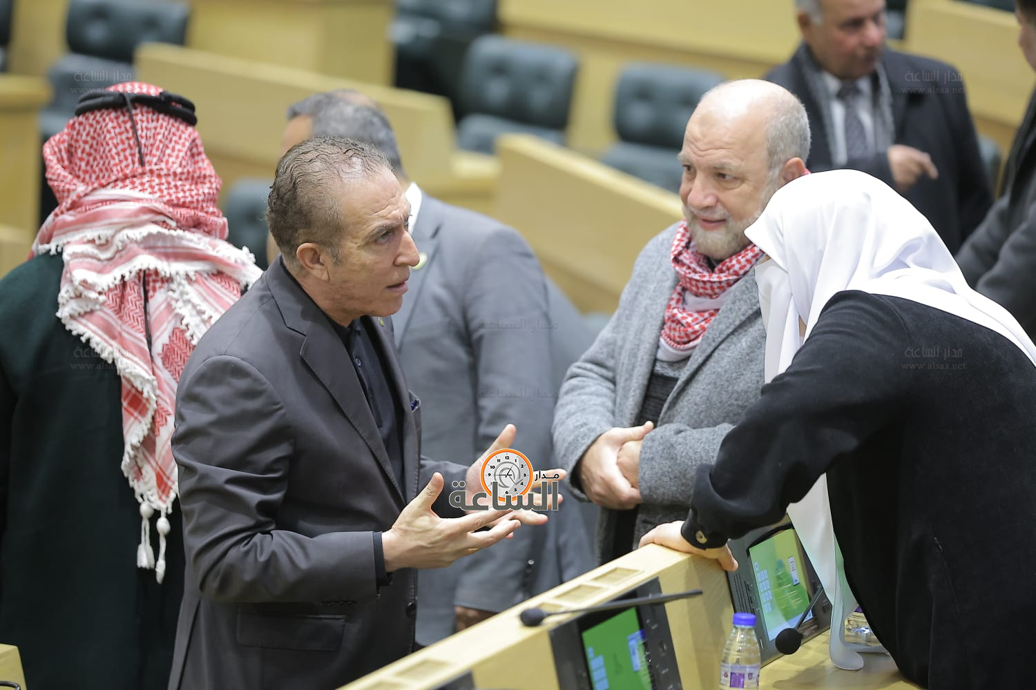 Madar Al-Saa Images 0.6099360598788132