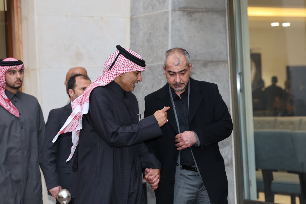 Madar Al-Saa Images 0.6171621265073942