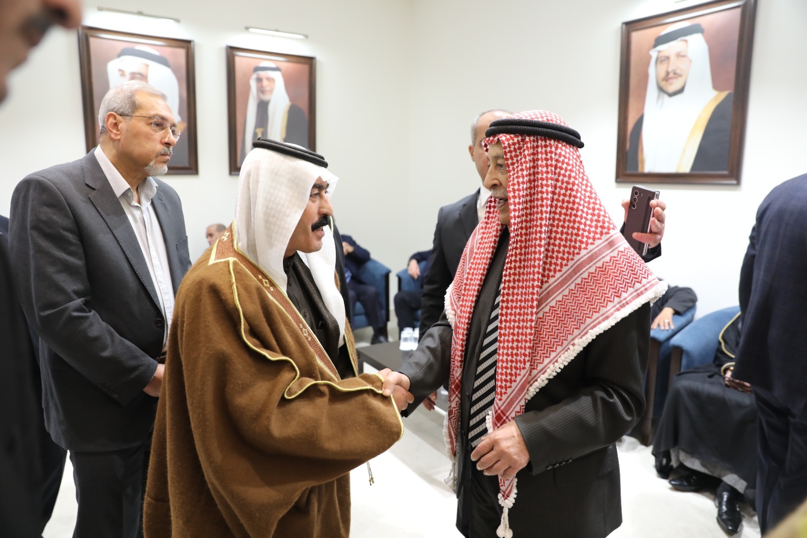 Madar Al-Saa Images 0.26436435116055423