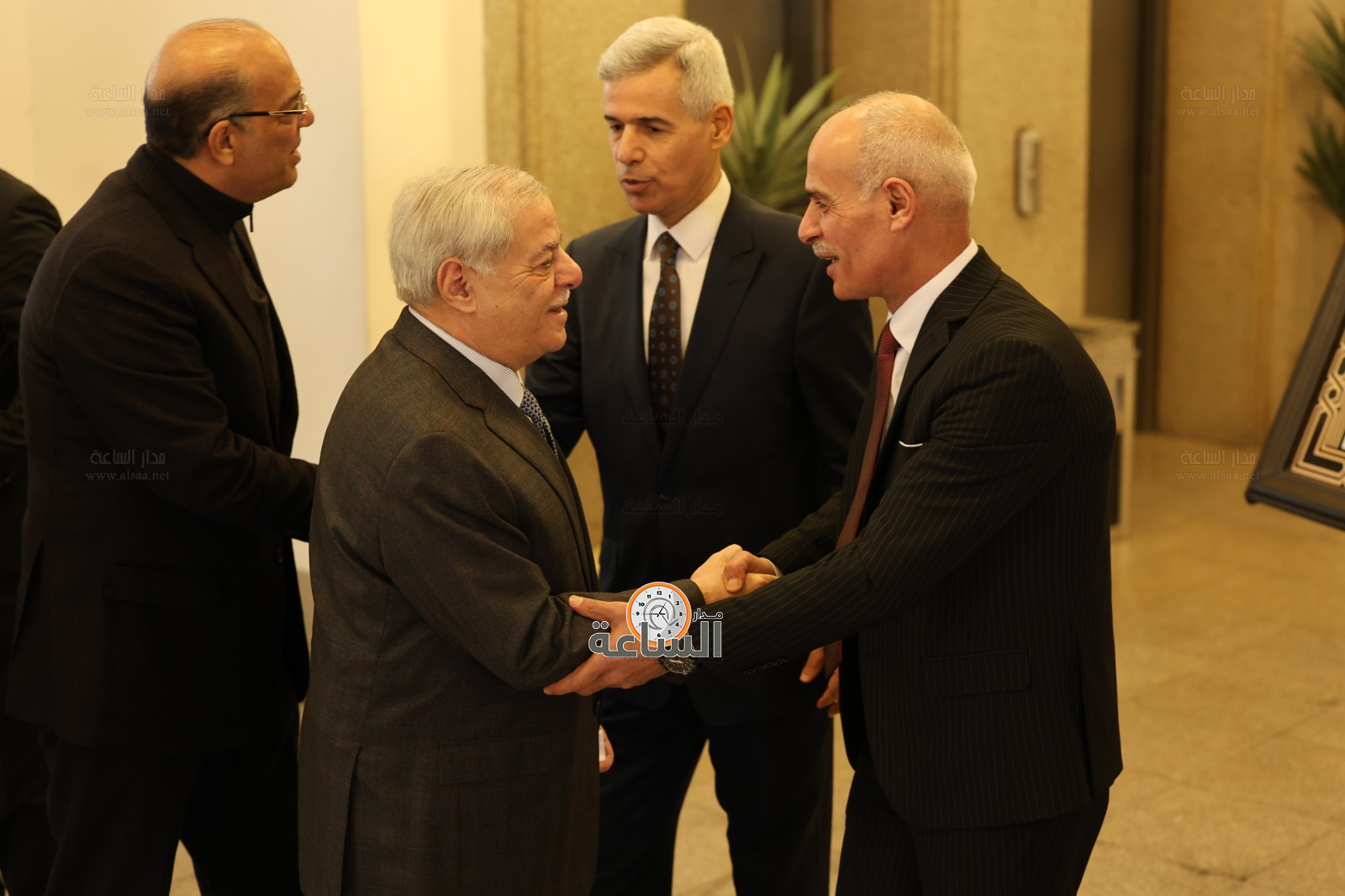 Madar Al-Saa Images 0.8755199230481236