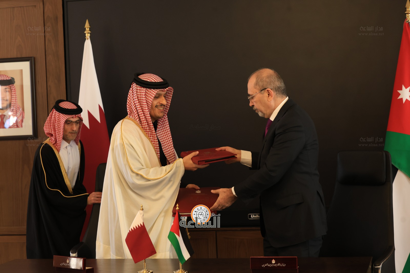 Madar Al-Saa Images 0.8842083055904327