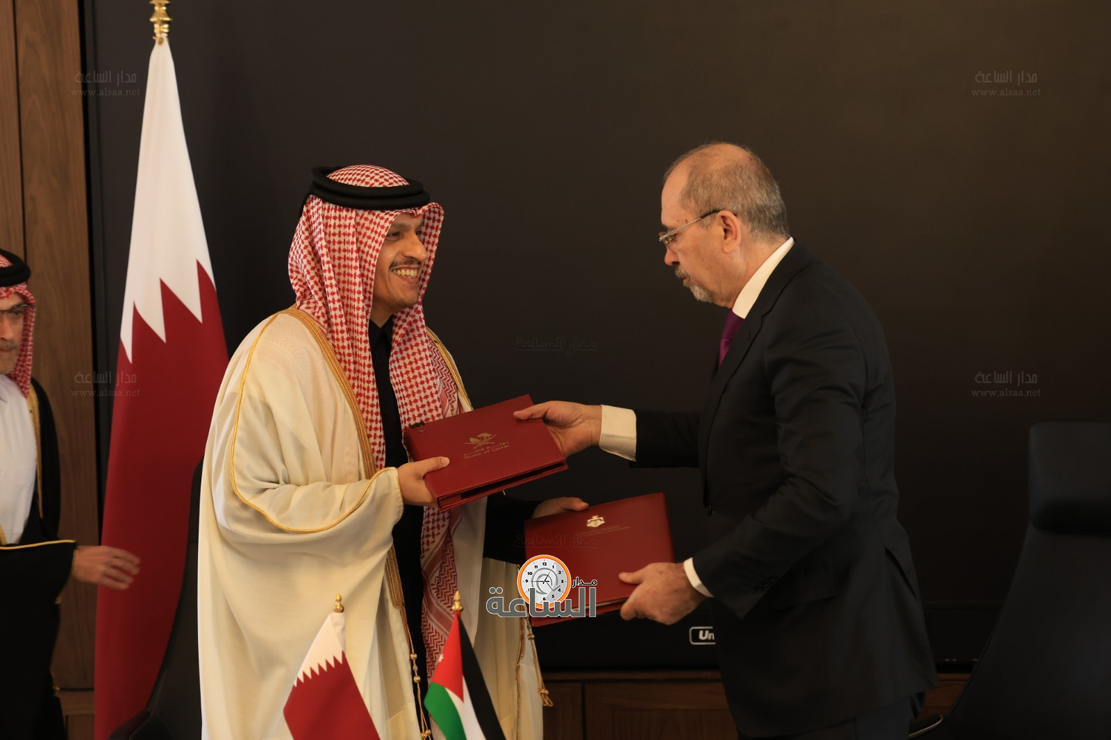 Madar Al-Saa Images 0.90544047781676